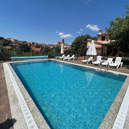 Apartamentos Dona Jimena Del Ambroz 4 Estrellas Complejo Unico En El Centro Del Pueblo - Piscina Ya Abierta Hervás Eksteriør bilde