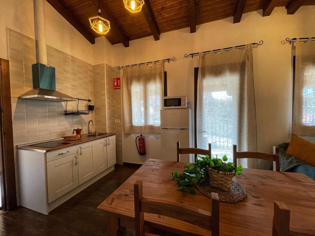Apartamentos Dona Jimena Del Ambroz 4 Estrellas Complejo Unico En El Centro Del Pueblo - Piscina Ya Abierta Hervás Eksteriør bilde