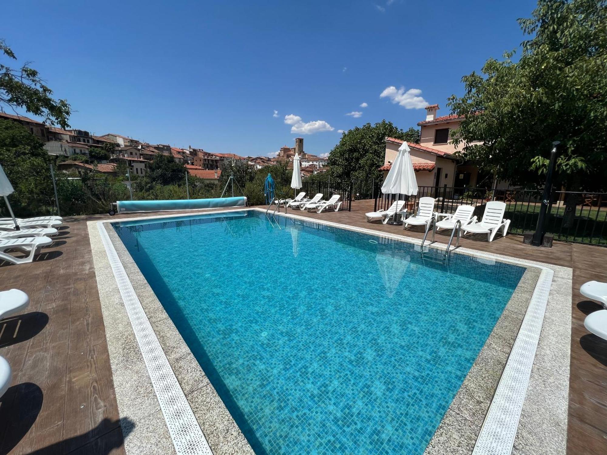 Apartamentos Dona Jimena Del Ambroz 4 Estrellas Complejo Unico En El Centro Del Pueblo - Piscina Ya Abierta Hervás Eksteriør bilde