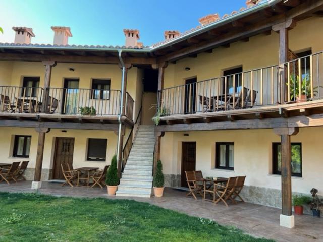 Apartamentos Dona Jimena Del Ambroz 4 Estrellas Complejo Unico En El Centro Del Pueblo - Piscina Ya Abierta Hervás Eksteriør bilde